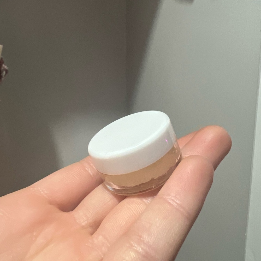 Lip scrub! Very hydrating and moisturizing!!